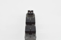 Buton geam ușă st&acirc;nga față TOYOTA YARIS _P13_ 2012 OEM: 84820-0D220 | 18336482