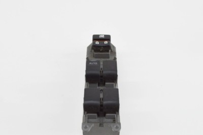 Buton geam ușă st&amp;acirc;nga față TOYOTA YARIS _P13_ 2012 OEM: 84820-0D220 18336482 foto