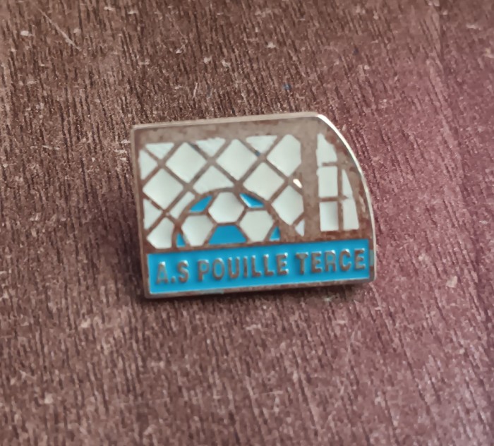 QW9 N7 27 - Insigna - tematica sport - Clubul AS Pouille Terce - Franta