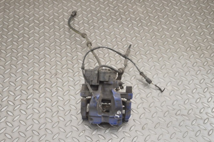 Etrier de fr&acirc;nă dreapta spate BMW F40 2020 OEM: 6885598 18264373