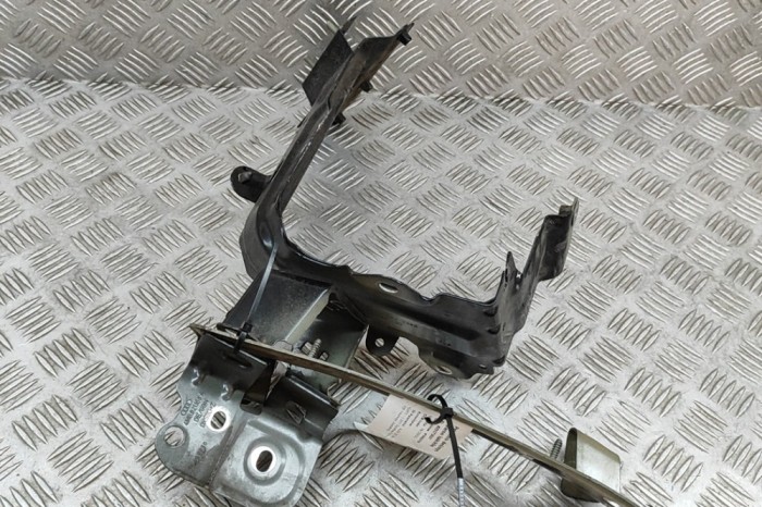 Suport aripa dreapta față AUDI Q7 4M 2017 OEM: 4M0821168A,4M0821432,4M0821138B,4M0821132C 29373697