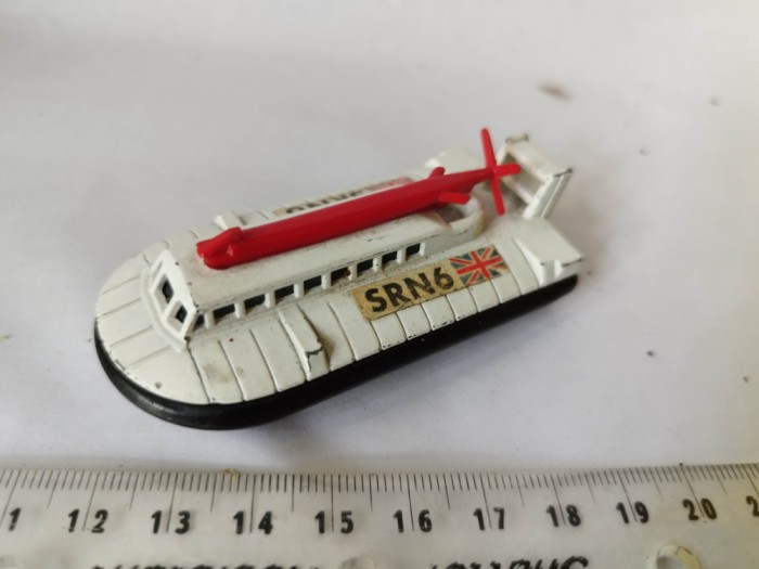 bnk jc Matchbox 72c Hovercraft