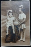 Fotografie tip Carte Postala, Doua fetite cu mingea, perioada interbelica