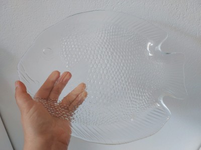 Platou servire, de sticla, in forma de peste, 27x21cm foto