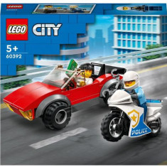 LEGO® City Politist pe motocicleta in urmarirea unei masini 60392