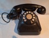 Telefon fix cu disc - aparat vechi din ebonita, fabricat in Romania la uzina Grigore Preoteasa din Bucuresti, in anul 1961, piesa de colectie - decor
