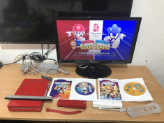 CONSOLA NINTENDO WII ROSU + 3 JOCURI MARIO SONIC MY SIMS + 2 MANETE + ACCESORII foto