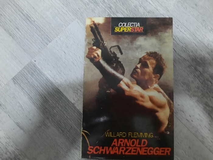 Arnold Schwarzenegger de Willard Flemming