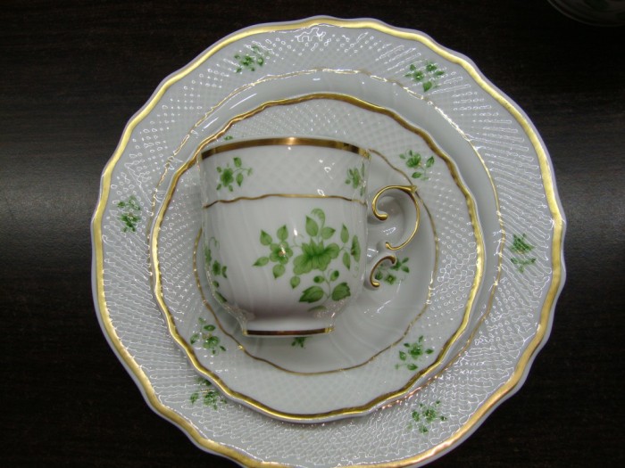 SET / SERVICIU MIC DEJUN DECORAT MANUAL DIN PORTELAN HOLLOHAZA