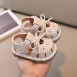 Sandalute ivoire cu piuitoare si model decupat (Marime Disponibila: Marimea 22)