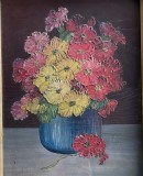Lucrare veche / tablou Flori &icirc;n vas, ulei pe carton, lucrată &icirc;n cuțit, semnată, ramă splendidă, sticlă, de mare efect, 55x43 cu tot cu ramă