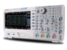Osciloscop Digital UNI-T MSO2104 4 Canale 100MHz 2Gs/s LCD TFT