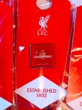 Insigna fotbal - FC LIVERPOOL (Campioana 2019/2020) produs nou-oficial