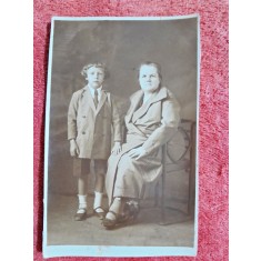 Fotografie tip carte postala, femeie si baiat, perioada interbelica