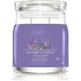 Yankee Candle Lilac Blossoms lum&acirc;nare parfumată Signature 368 g