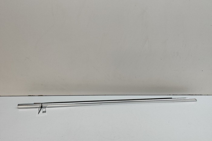 Chedar geam ușă dreapta față AUDI A5 Avant 2024 OEM: 8B3837476 | 31878832