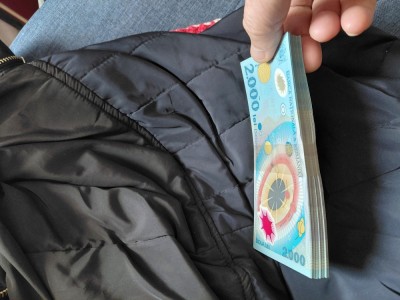 2000 lei 1999 eclipsa unc pret pe bucata din fasic serie consecutiva! foto