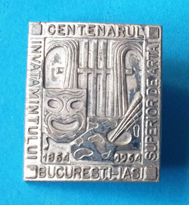 Insigna de colectie CENTENARUL INVATAMANTULUI SUPERIOR DE ARTA Bucuresti - Iasi