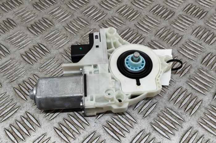 Motor macara geam ușă dreapta față TESLA MODEL Y 2023 OEM: 1526796-00-E 26302080