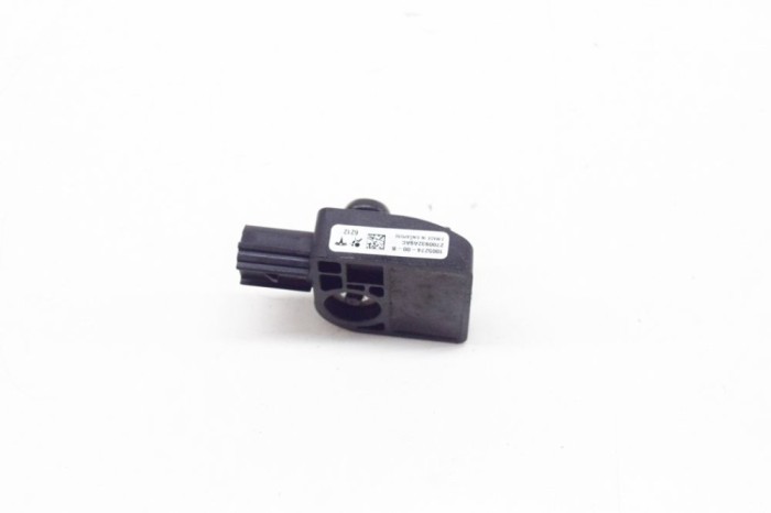 Senzor de impact dreapta față TESLA MODEL S 2016 OEM: 1005274-00-B 13931250