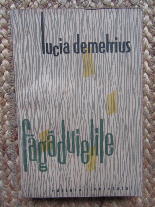 LUCIA DEMETRIUS - FAGADUIELILE