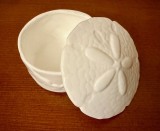 CASETA MICA DIN PORTELAN FIN- BINE CHINA- TAIWAN D7,4CM