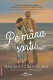 Carte Pe mana sortii - Hannah Bonam-Young, Roman Emotionant