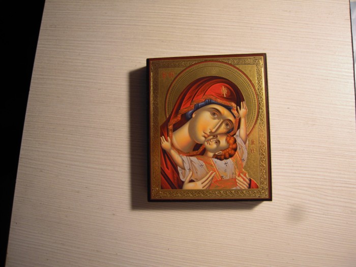 Reproducere icoana (3) infatisandu-o pe Maica Domnului cu Pruncul cu dimensiunea 11.5x15 cm.