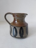 Canceu, cana/ vas ceramic cu cioc si toarta, vechi / vintage, 10cm inaltime, semnat