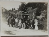 Excursionisti romani cu automobil de epoca// fotografie interbelica