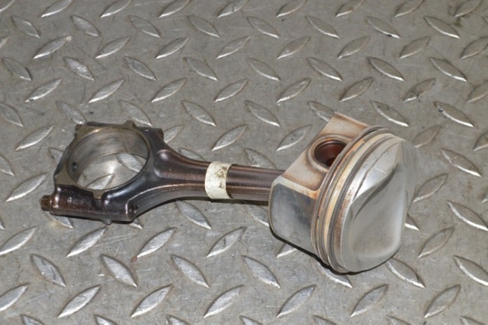 Piston VW GOLF V 1K1 2007 OEM: 06da 13976402