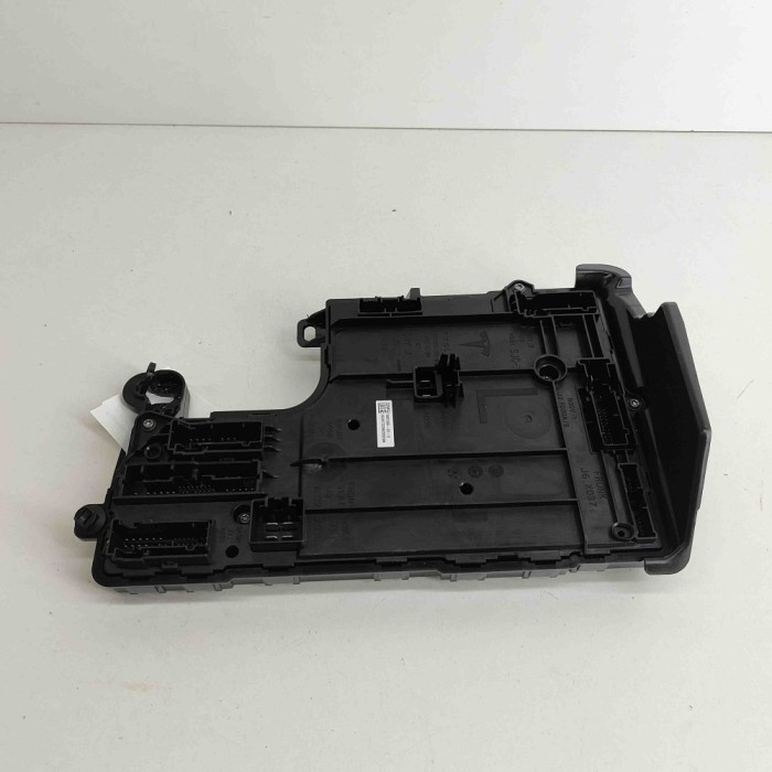 Modul de confort TESLA MODEL 3 2022 OEM: 1567455-02-D,1497850-00-D,1567359-00-B 25408719
