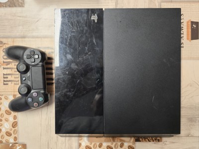 Consola Sony PlayStation 4 Model CUH-1004A + controller foto