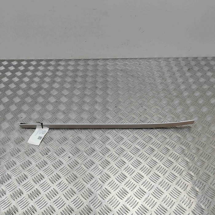 Ornament vertical parbriz dreapta BMW X5 F15, F85 2015 OEM: 7292406