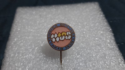 insigna Tehnica dentara Arad 1985 foto