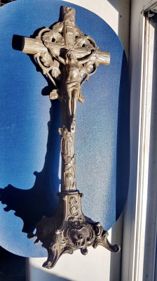 C869-Crucifix stativ IISUS HRISTOS stil Baroc vechi anii 1900. Material staniu. foto