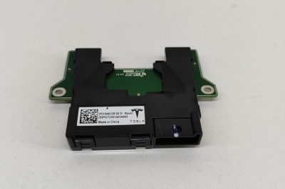USB TESLA MODEL 3 2022 OEM: 1546129-61-D,1546129-00-D 26244974 foto