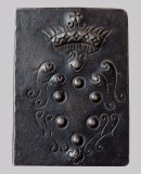 Portchibrit metalic vintage pentru protejarea unei cutii de chibrituri, cu gravura blazon cruciat
