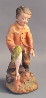 Figurina din lemn, sculptata si vopsita manual - Copil cu iepuras foto