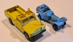 Lot 2 machete vechi de colectie: Land Rover, efsi Holland anii &#039;70, sc 1:68; Hot Road bleu, Tootsietoy USA anii &#039;50 - &#039;60, sc 1:68
