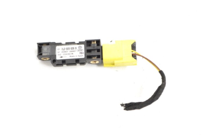 Senzor de impact dreapta față PORSCHE CAYENNE 9PA 2008 OEM: 7L0909606B 12254363