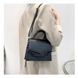 Geanta mica Neagra, de Umar din Piele Ecologica, accesorizata cu lant