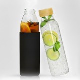 Cumpara ieftin Sticla borosilicata Koken 500ml cu husa silicon antiderapanta, reutilizabila, capac bambus, rezistenta la bauturi fierbinti/reci, apa/suc/ceai/cafea,