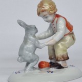 Baiat cu iepuras bibelou portelan german GDR-ILMENAU (Metzler &amp; Ortloff) vintage