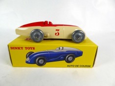 Macheta Auto de course - Dinky Toys foto