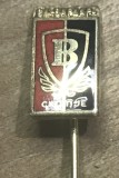 AMS2 Insignă vintage de colecție &bdquo;FK Vardar Skopje&rdquo;, emblemă din metal și email cu litera &bdquo;B&rdquo;, din fosta Iugoslavie (anii '70-'80)