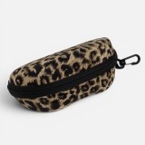 Toc textil rigid pentru ochelari ovali cu model leopard, CMCLASS