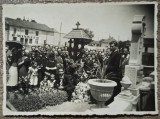 Manifestatie langa o troita, posibil Timisoara, reclama R. Winkler// fotografie