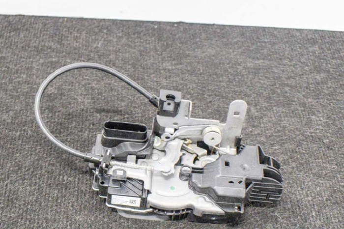 &Icirc;ncuietoare ușă dreapta față VOLVO V40 Hatchback 2016 OEM: 933380-110,31440392 10951240