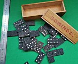 T3/26 DOMINO 28 PIESE PLASTIC DE 4 CM/ 2,2 CM CUTIE LEMN